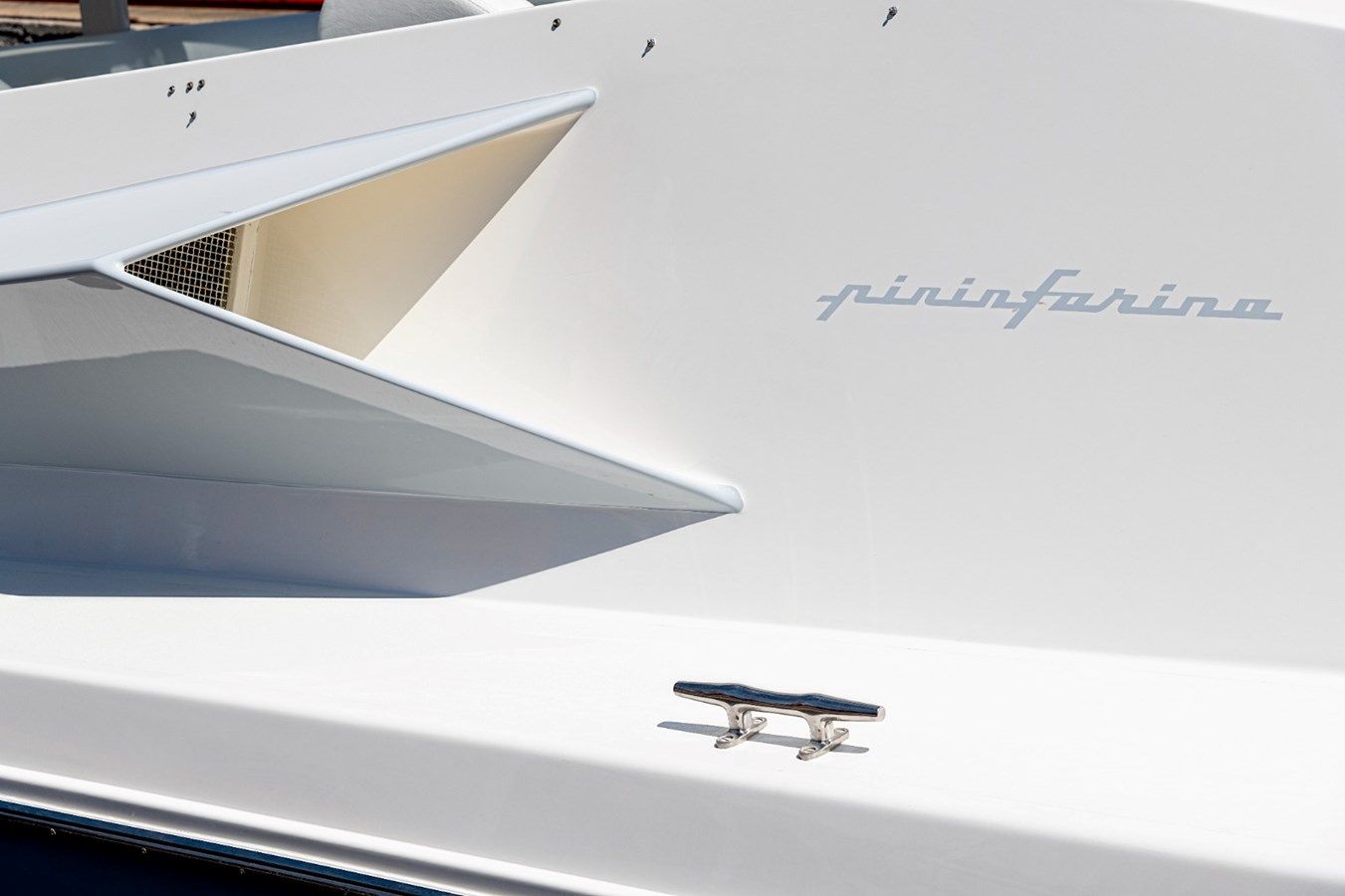 WHITE & SILVER - Magnum Marine