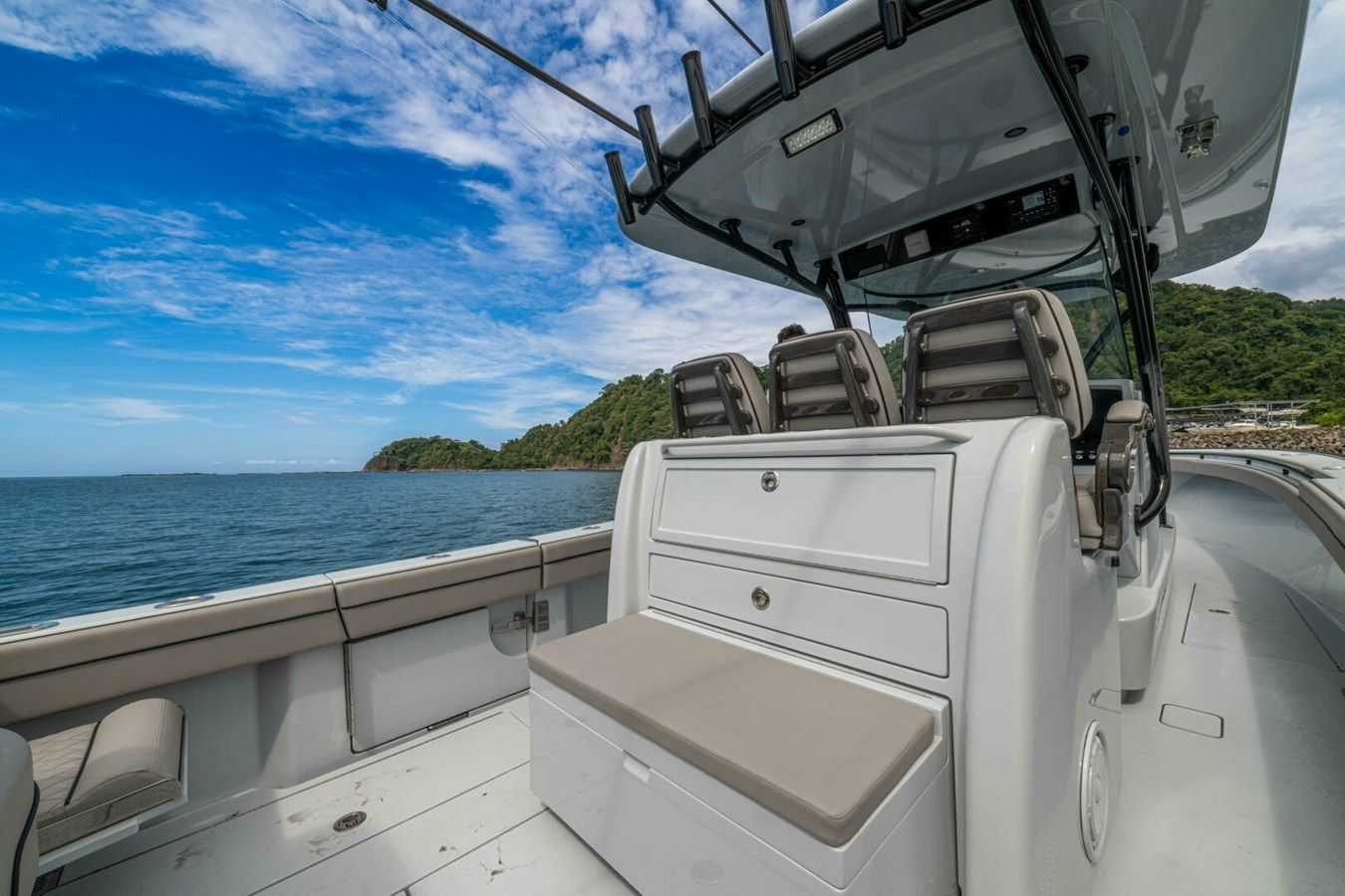 Купить яхту V-33 VALHALLA 33 в Shestakov Yacht Sales