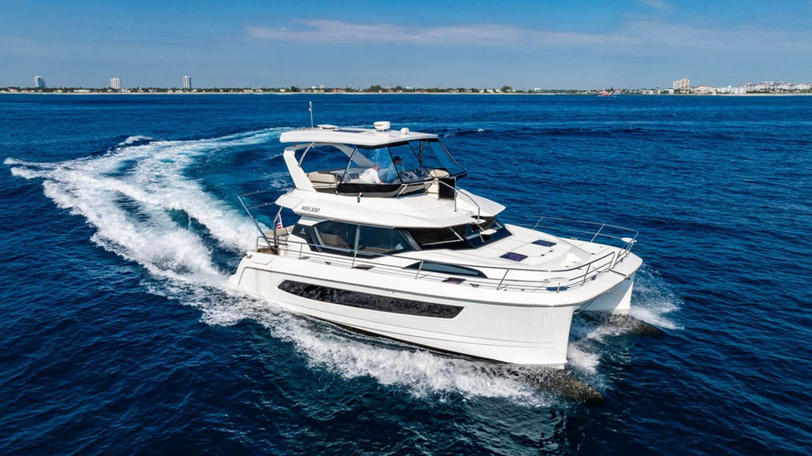 the best price on Aquila 44 Yacht