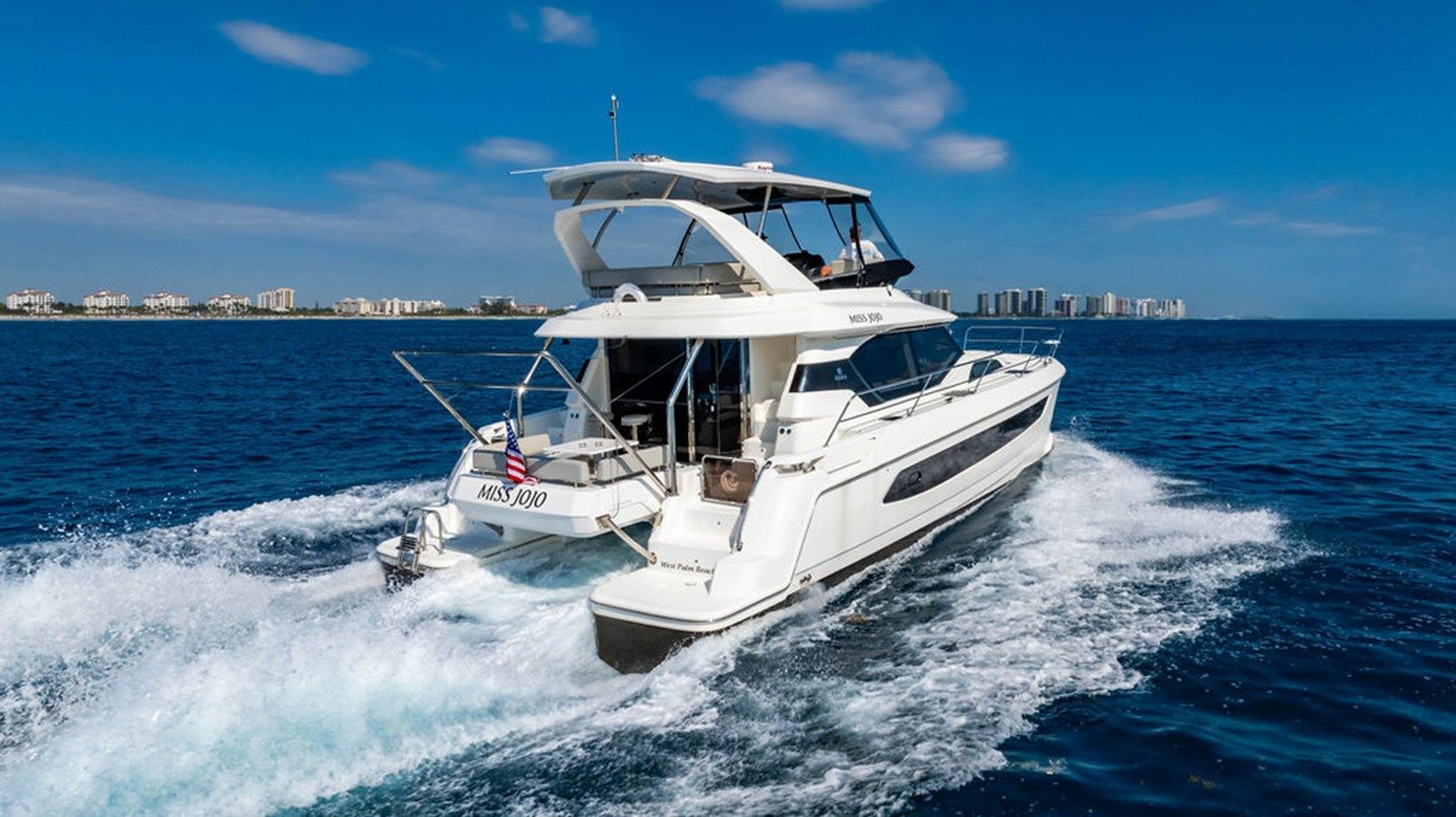 the best price on Aquila 44 Yacht 44