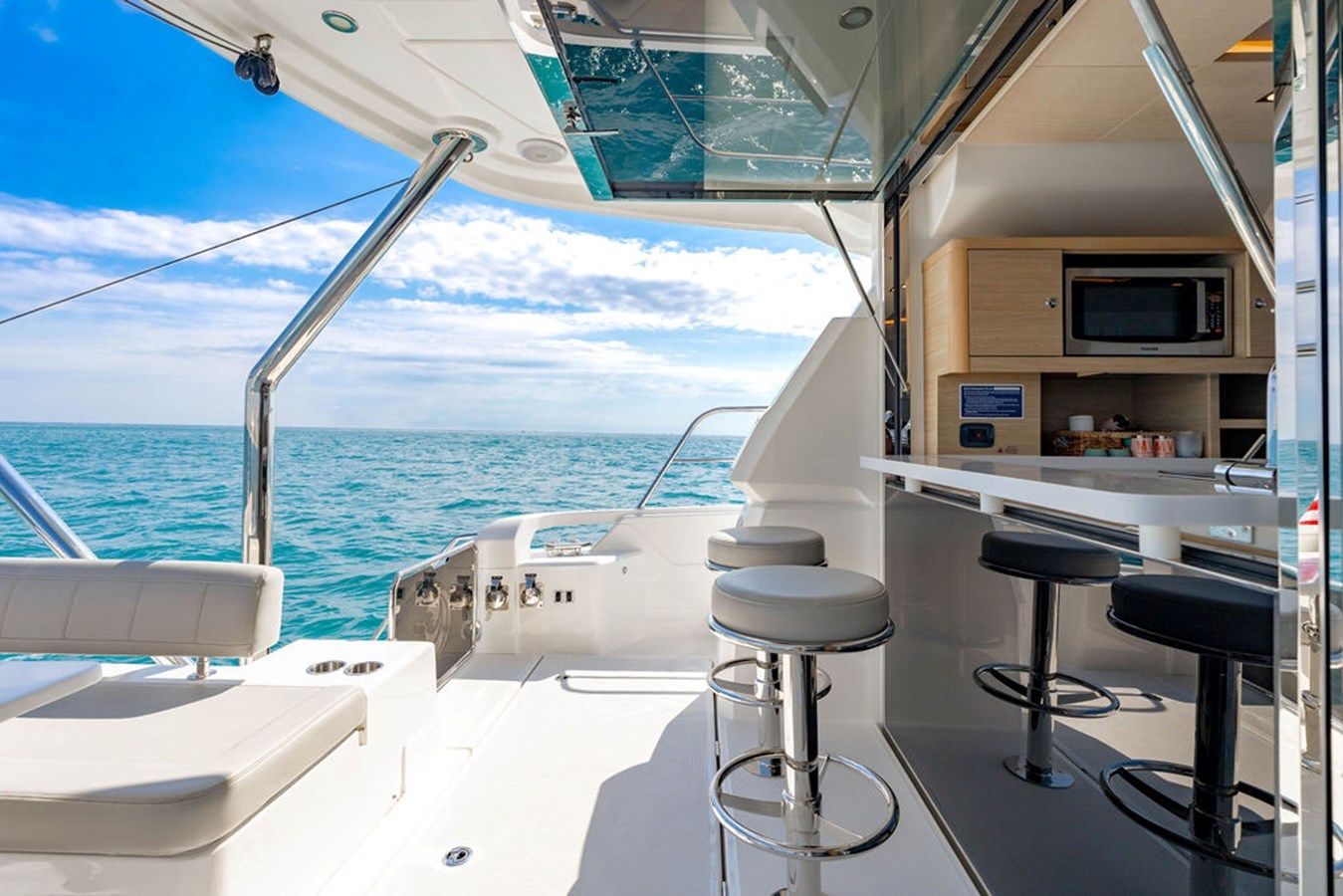 best yacht sales deals Aquila 44 Yacht 2013