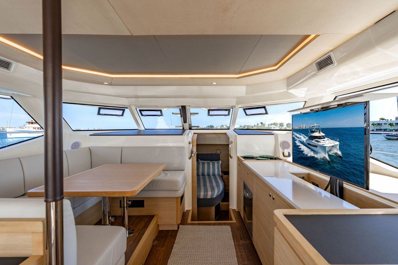 Buy a yacht Aquila 44 Yacht 44
