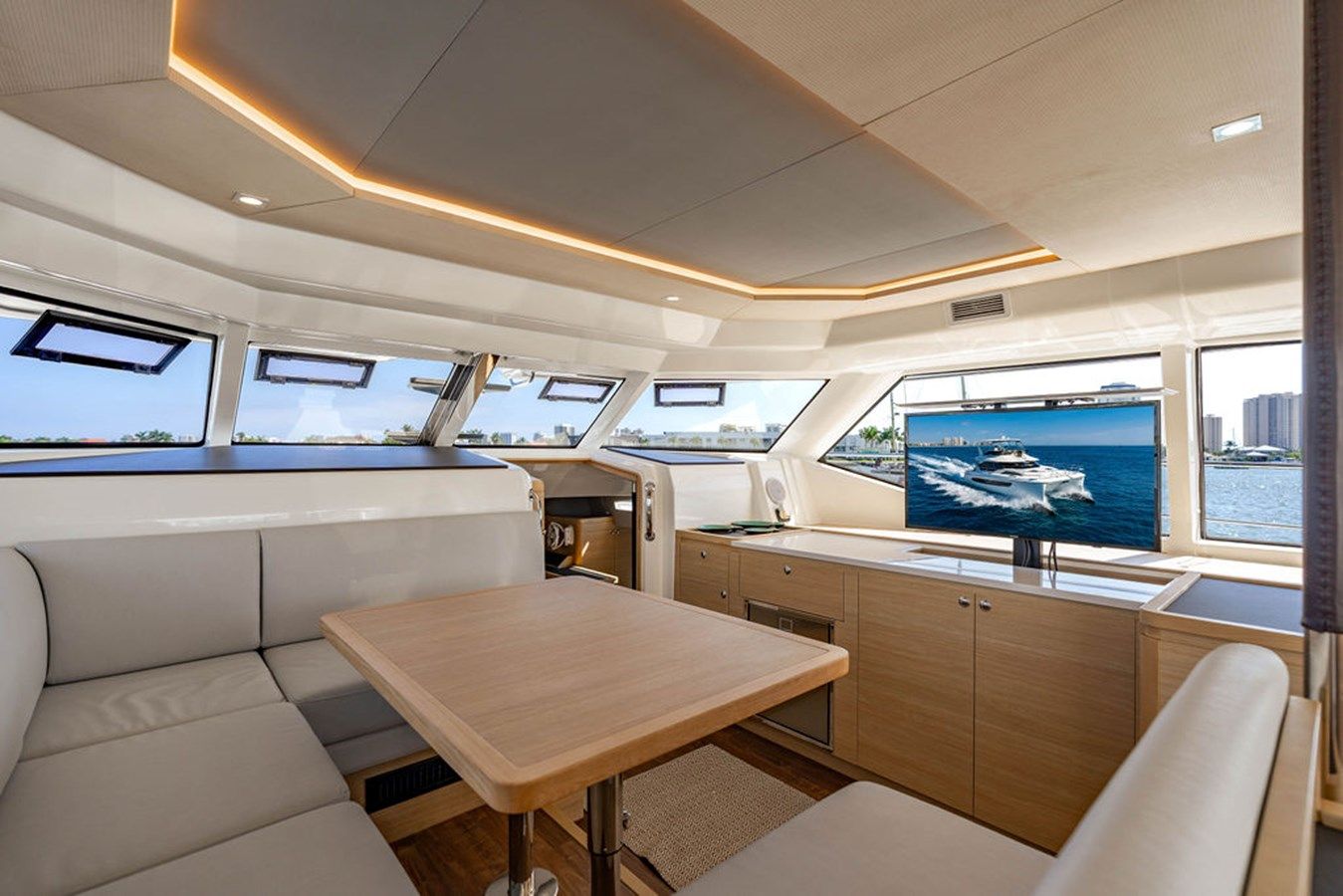 Aquila 44 Yacht 2013 price