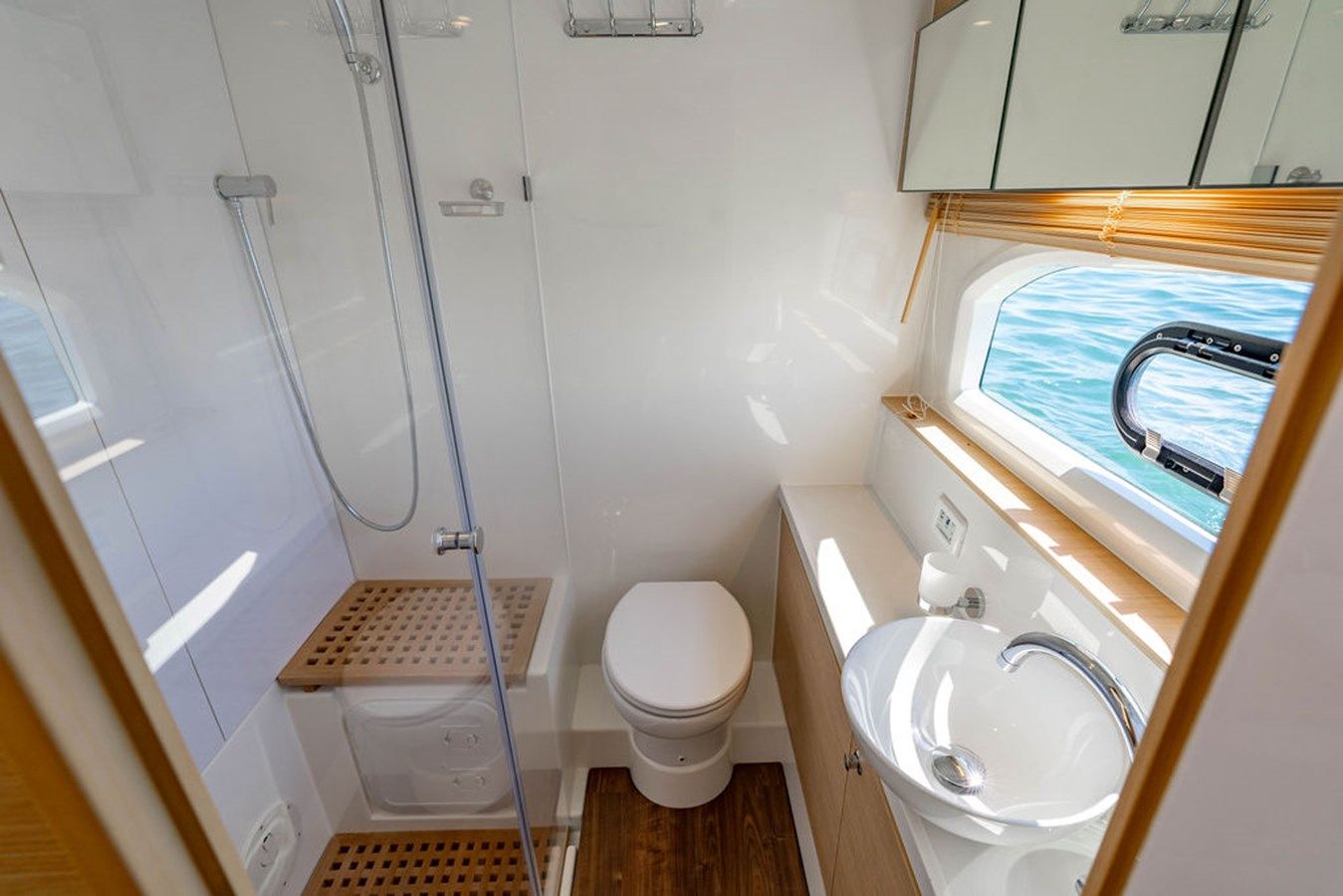 Aquila 44 Yacht price