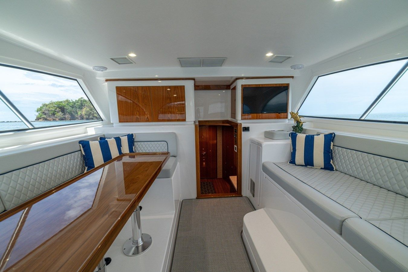 the best price on SCARLET 46