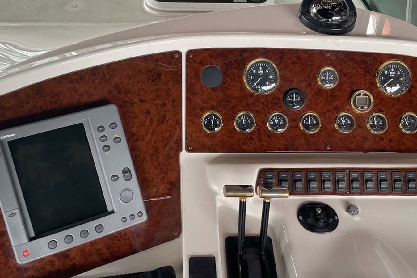 Купить яхту JP5 - Carver Yachts в Shestakov Yacht Sales