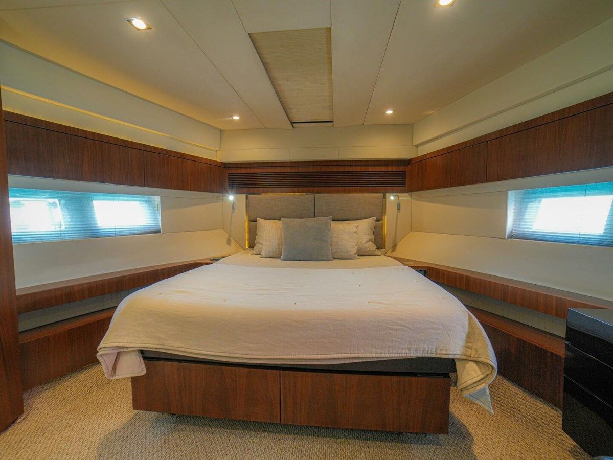 Buy a yacht YOLO