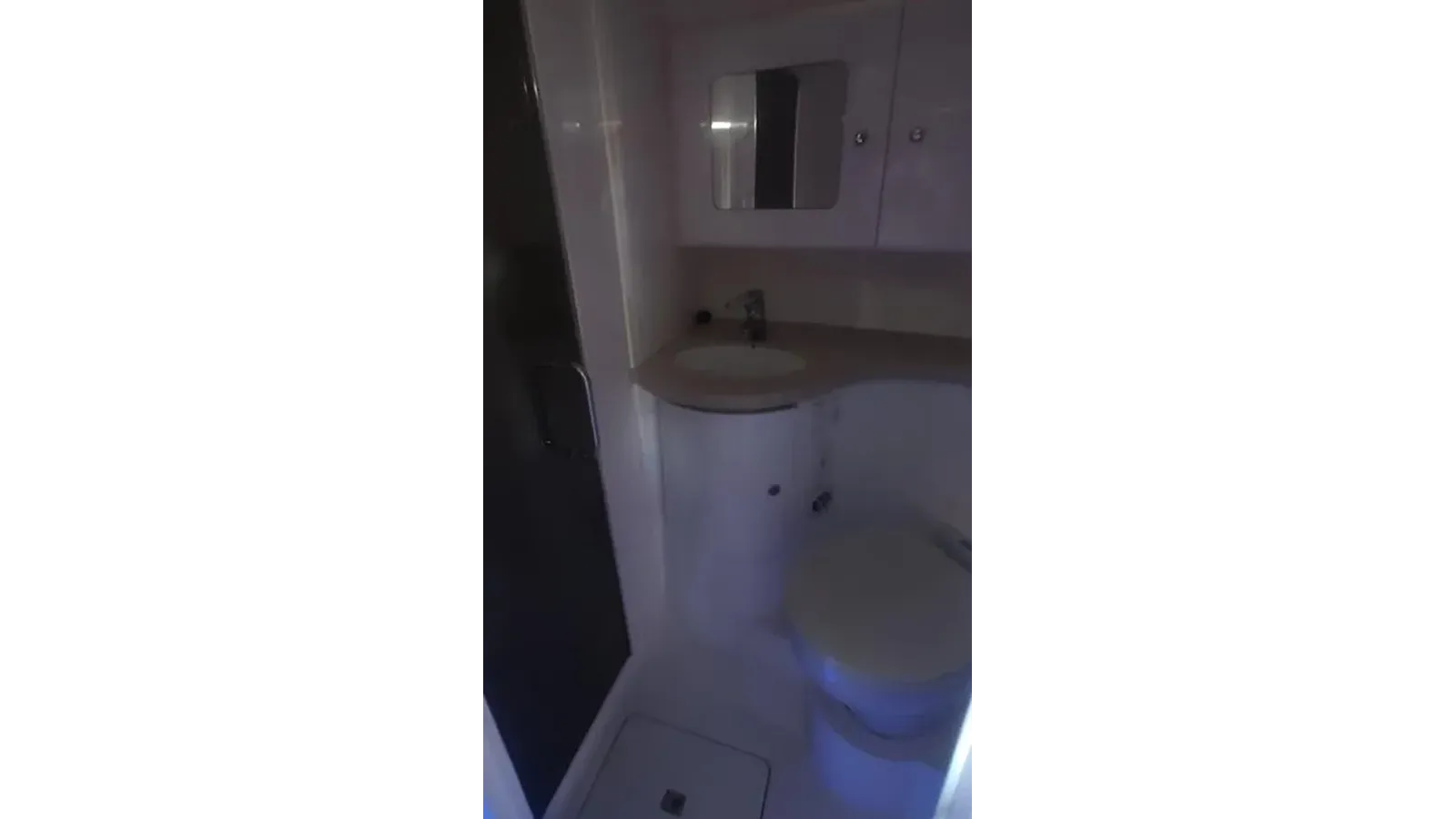 Buy a yacht 2012 Intrepid 400 Cuddy