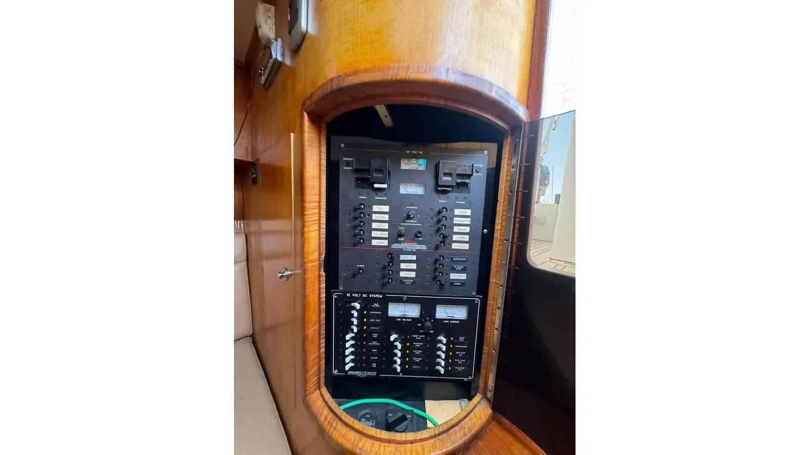 Купить яхту 2001 Predator 35 Express 2001 в Shestakov Yacht Sales