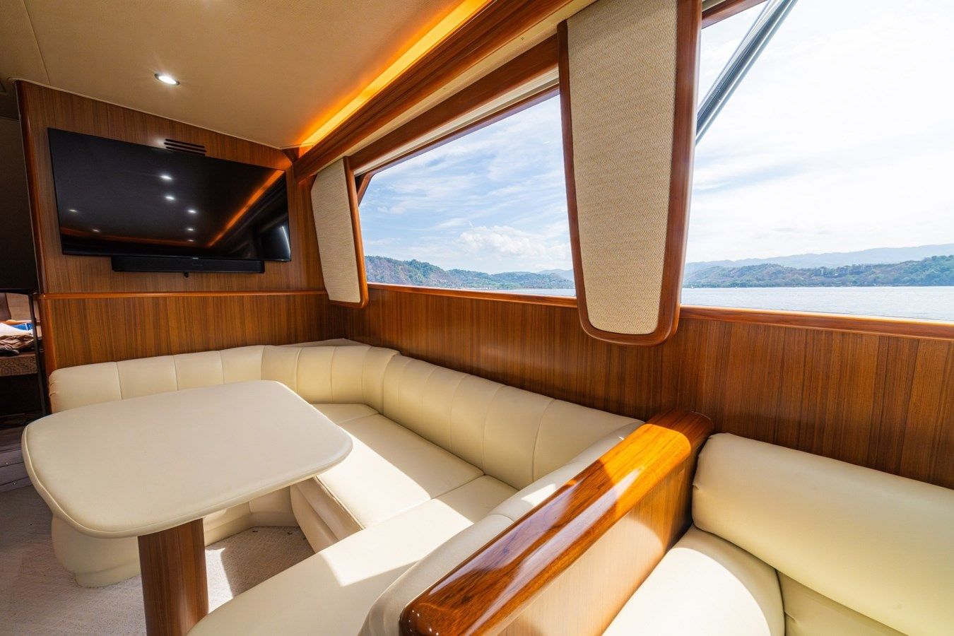 the best price on CONTANGO - VIKING