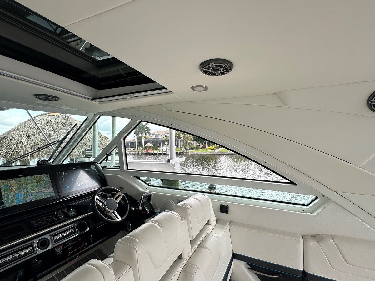 Купить яхту Out of the Blue 2024 в Shestakov Yacht Sales