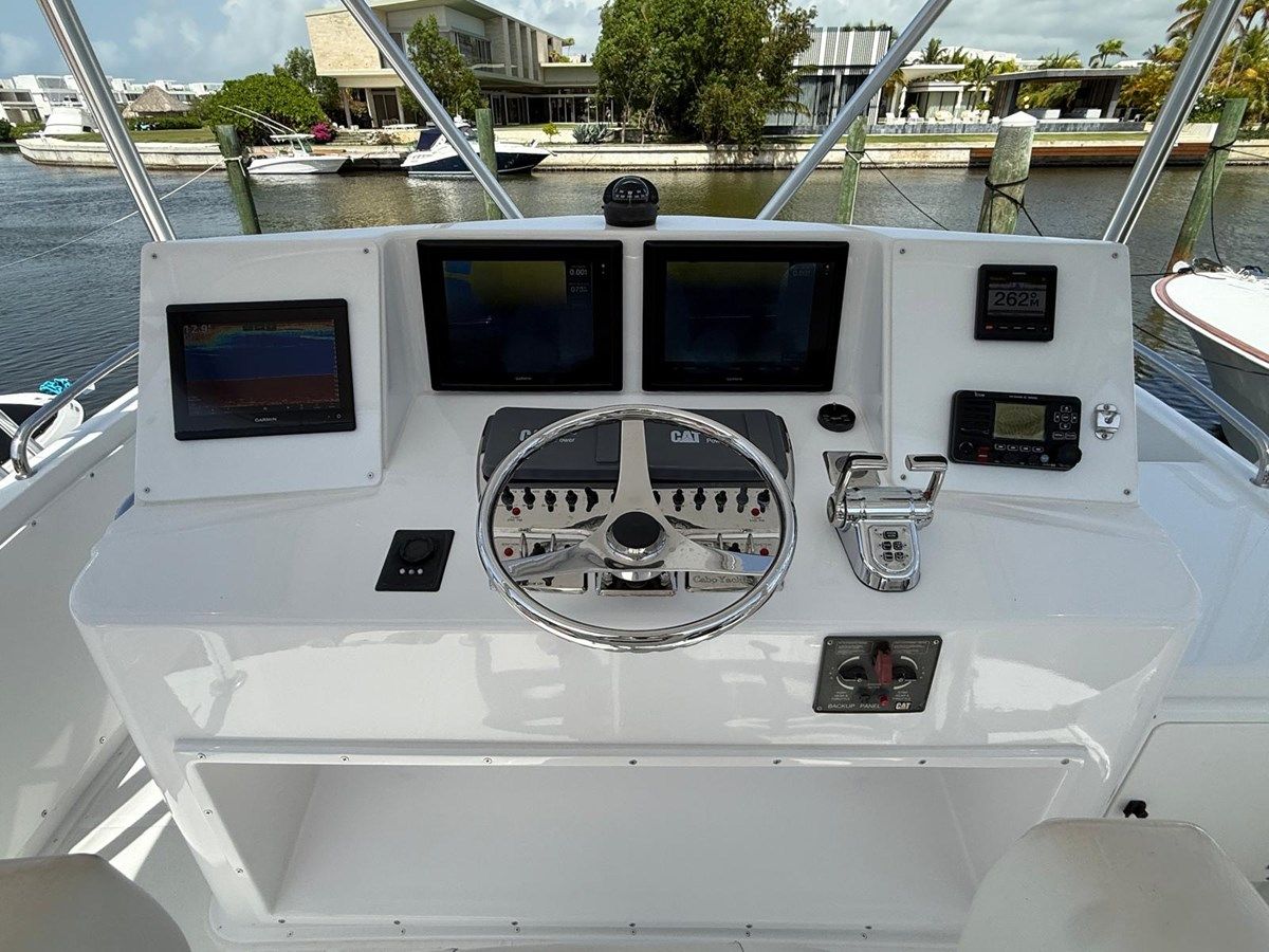 Купить яхту La Polla 35 Flybridge в Shestakov Yacht Sales