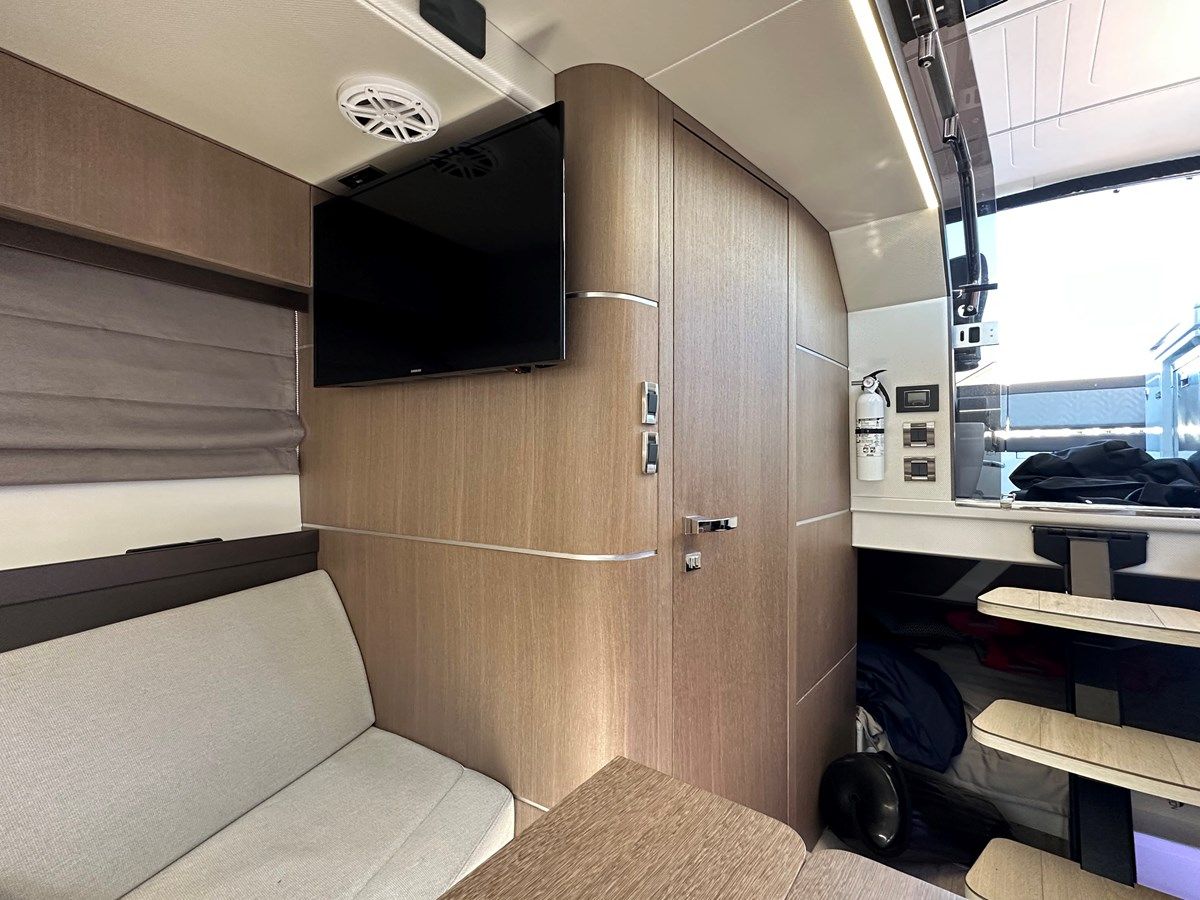 Buy a yacht Galeon 325 gto 32