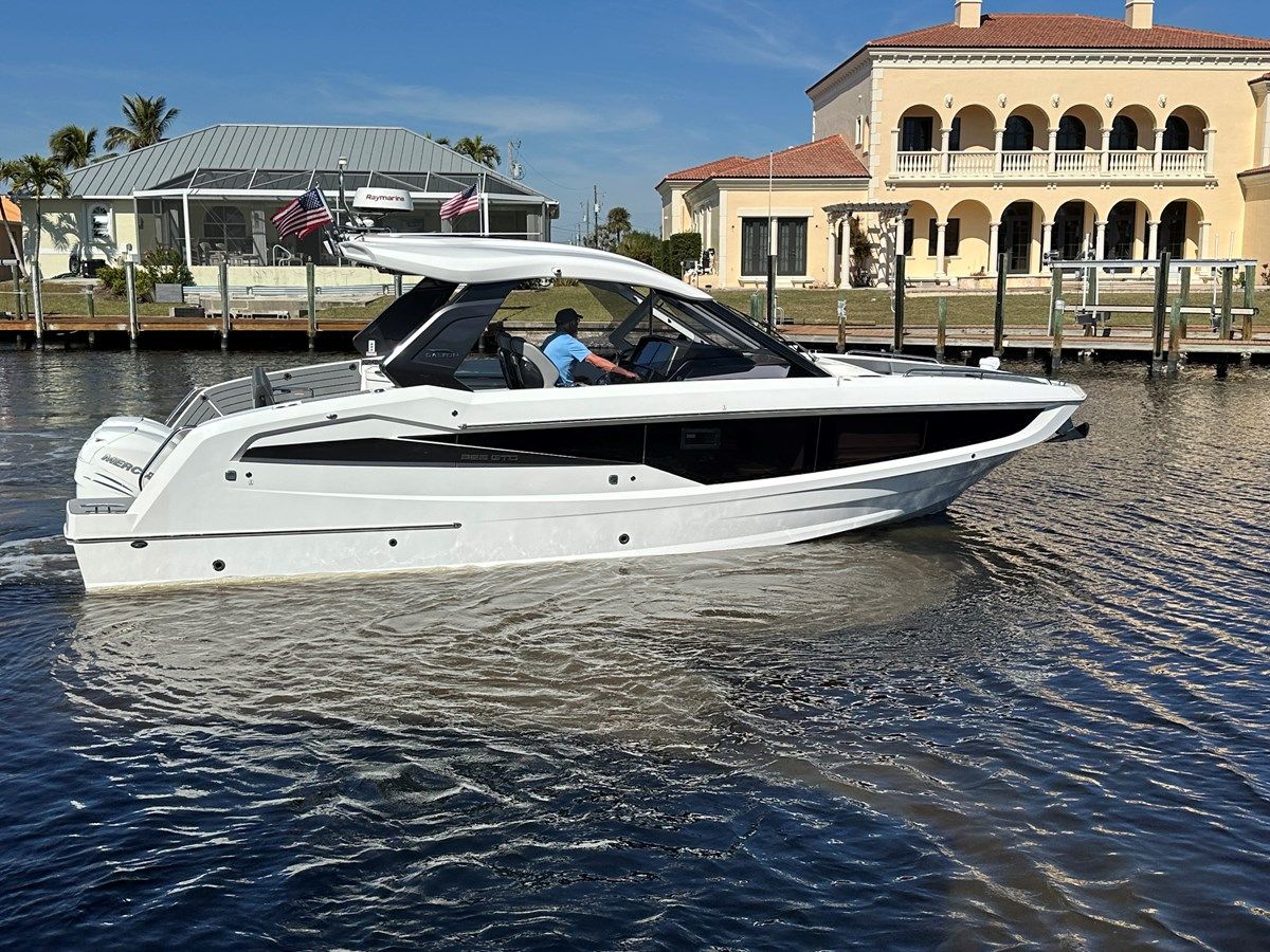 the best price on Galeon 325 gto