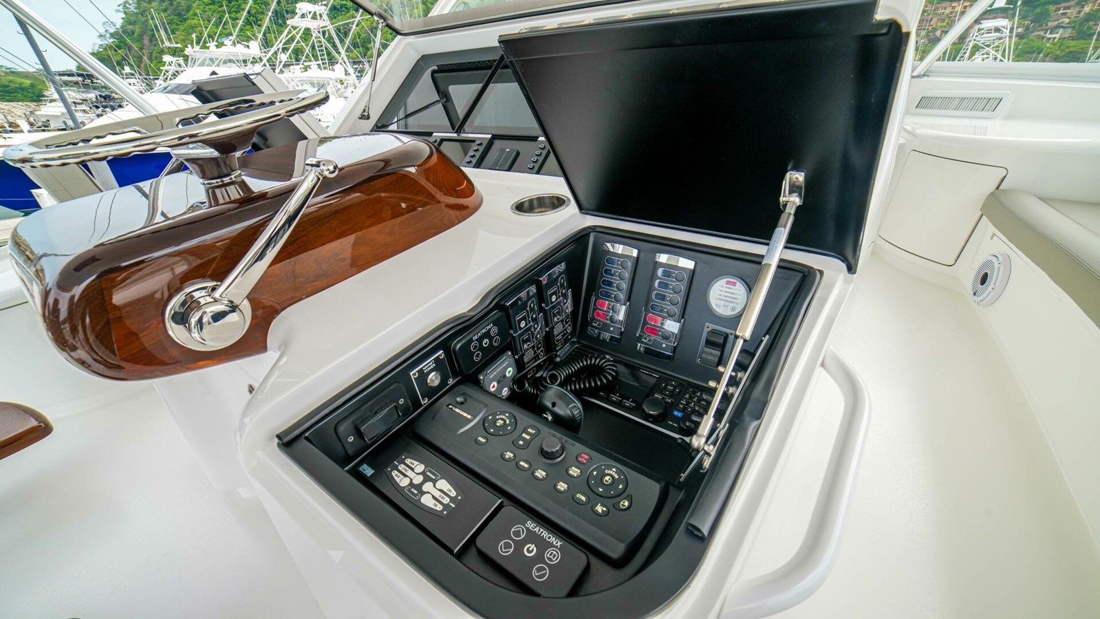 Buy a FREE SPOOL 72 CONVERTIBLE at Shestakov Yacht Sales