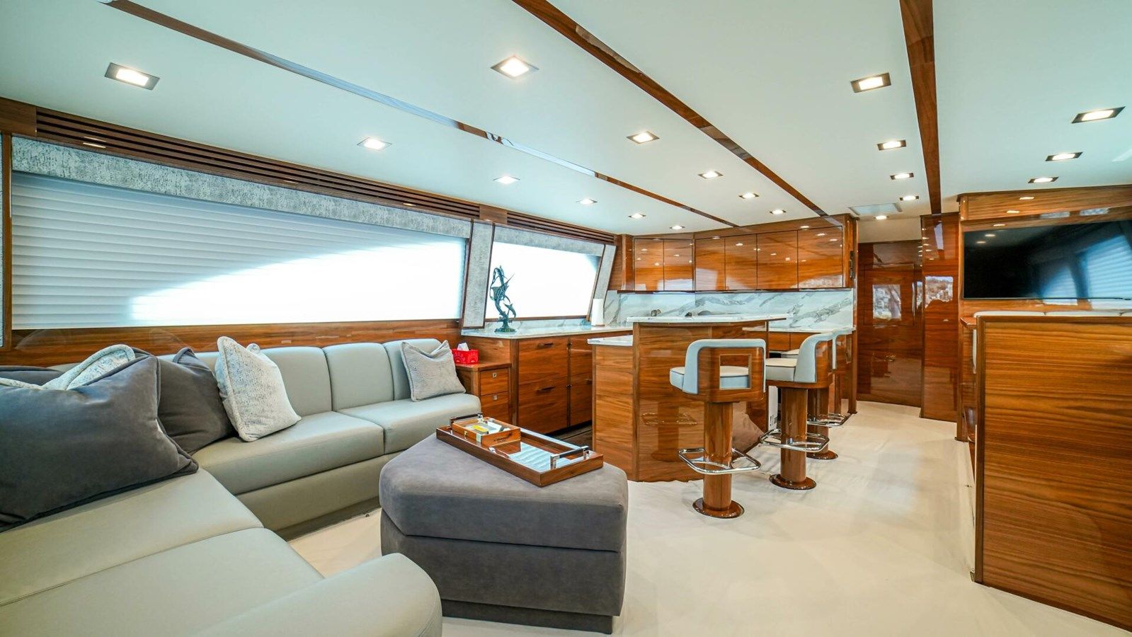 best yacht sales deals FREE SPOOL 72 CONVERTIBLE