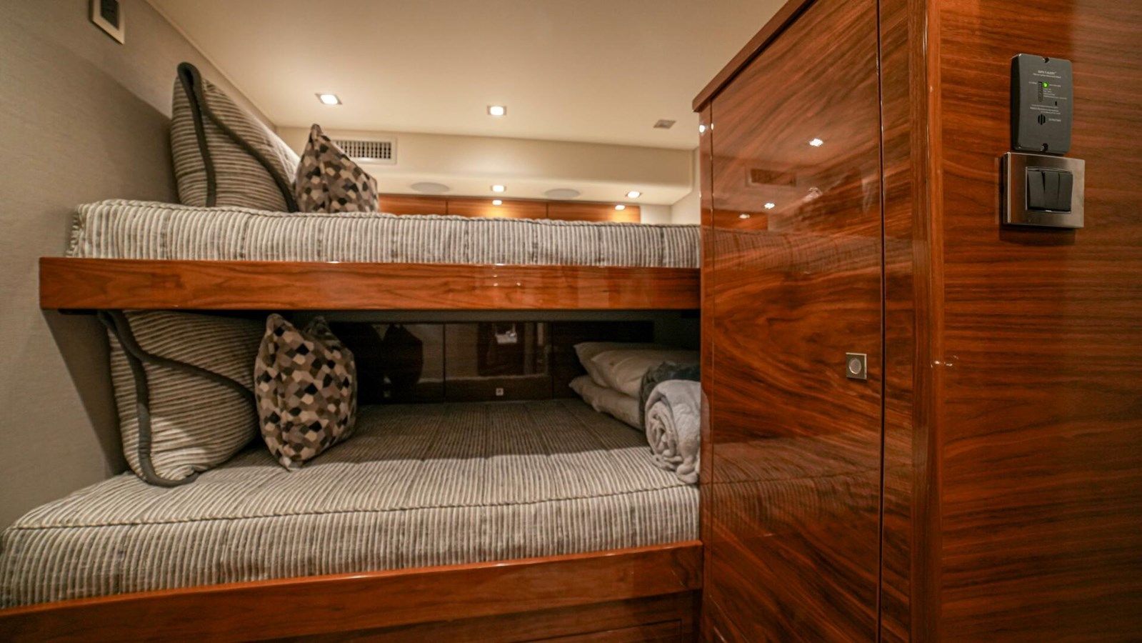 Buy a yacht FREE SPOOL 72 CONVERTIBLE
