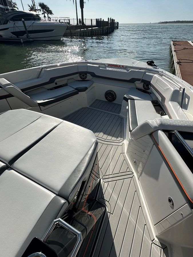 Lazy Girl - Formula Boats yacht sale