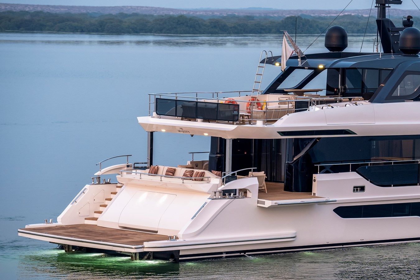 Buy a yacht MAJESTY 100 TERRACE 2027