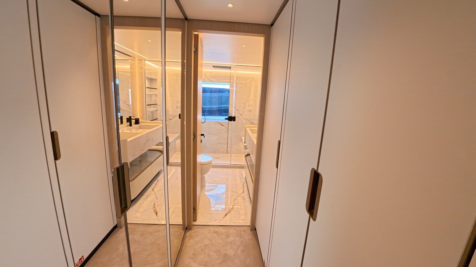 the best price on MAJESTY 100 TERRACE - Majesty Yachts