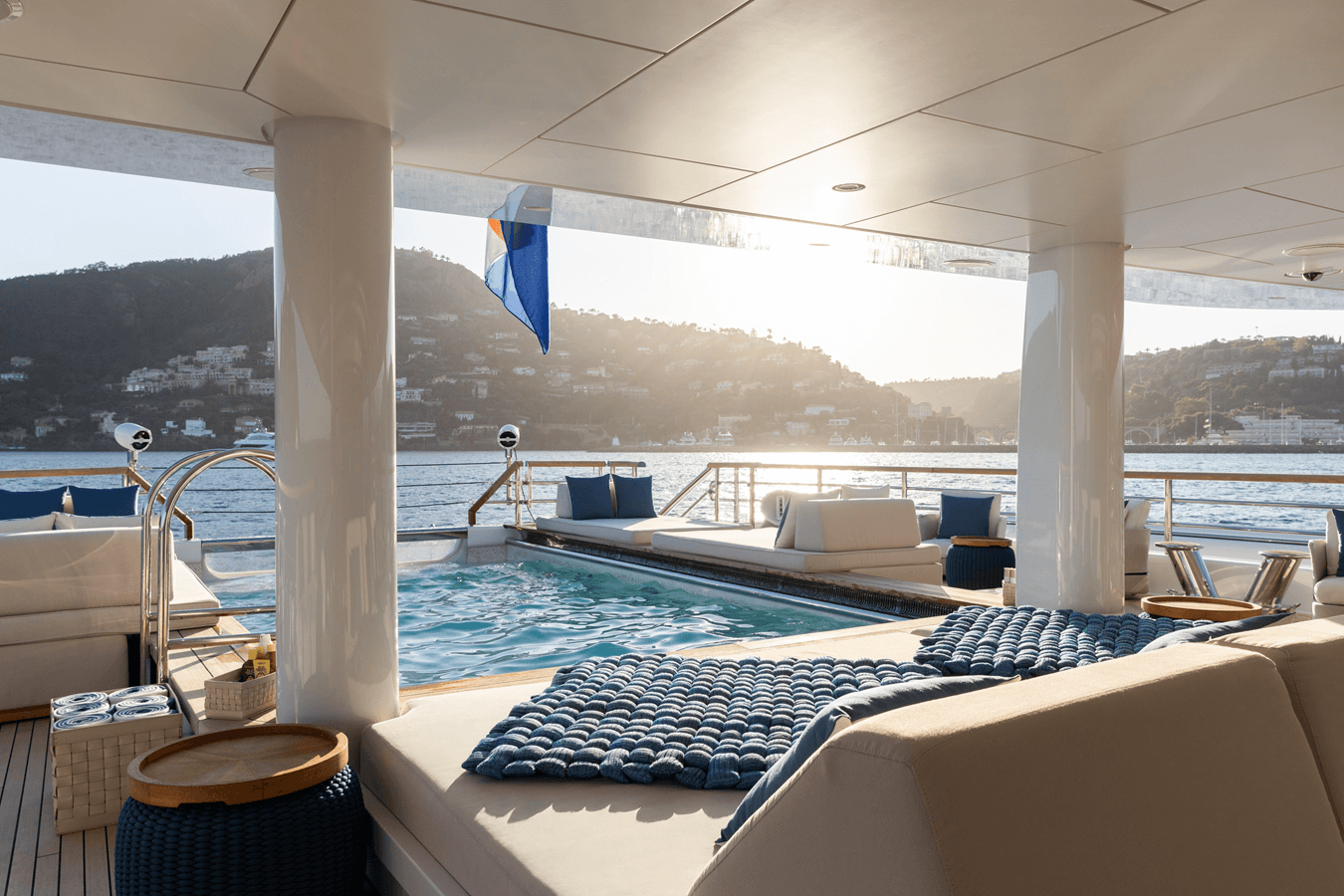 SYNTHESIS 242 yacht sale