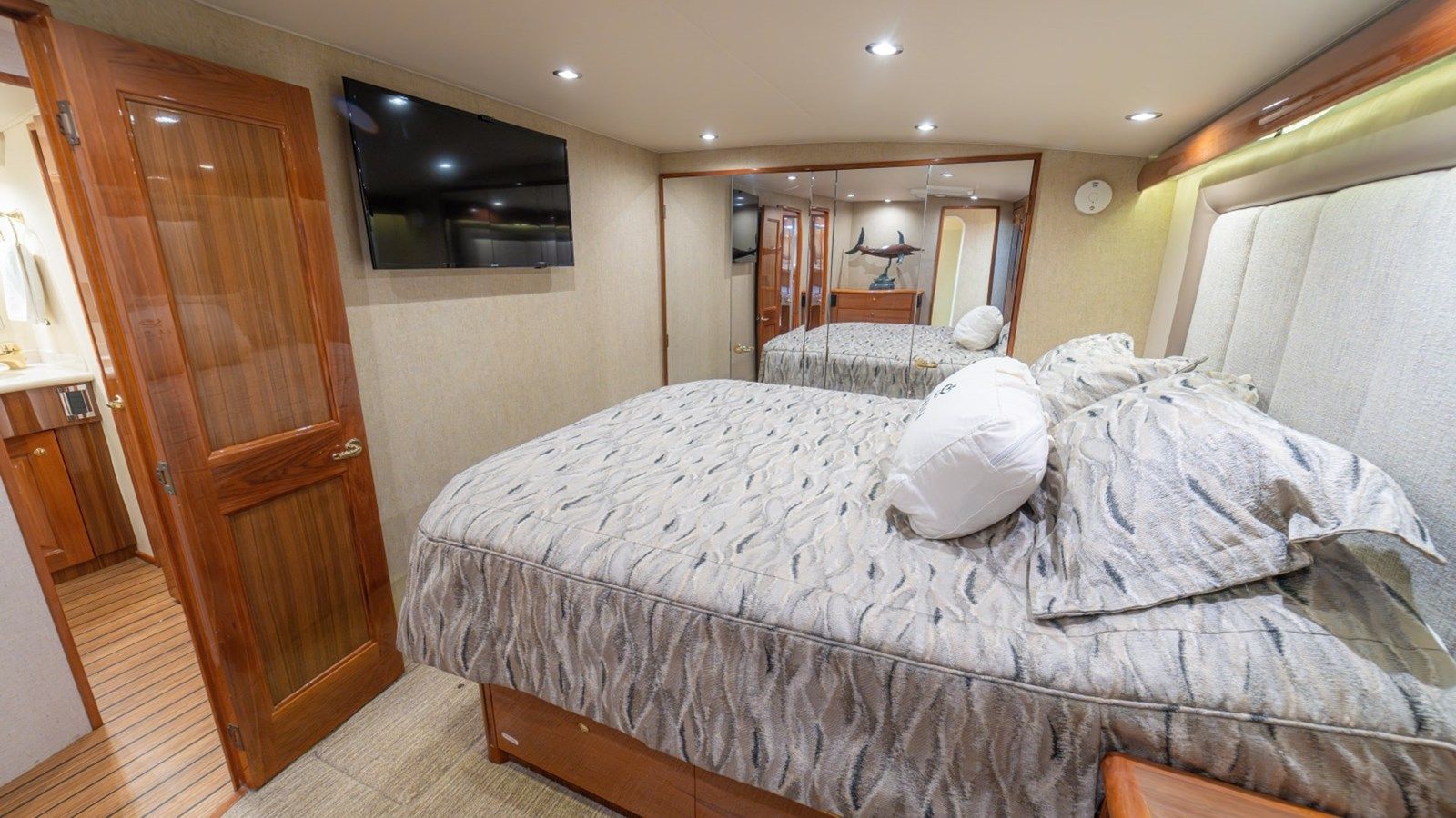 best yacht sales deals HONEY GIRL 61 CONVERTIBLE