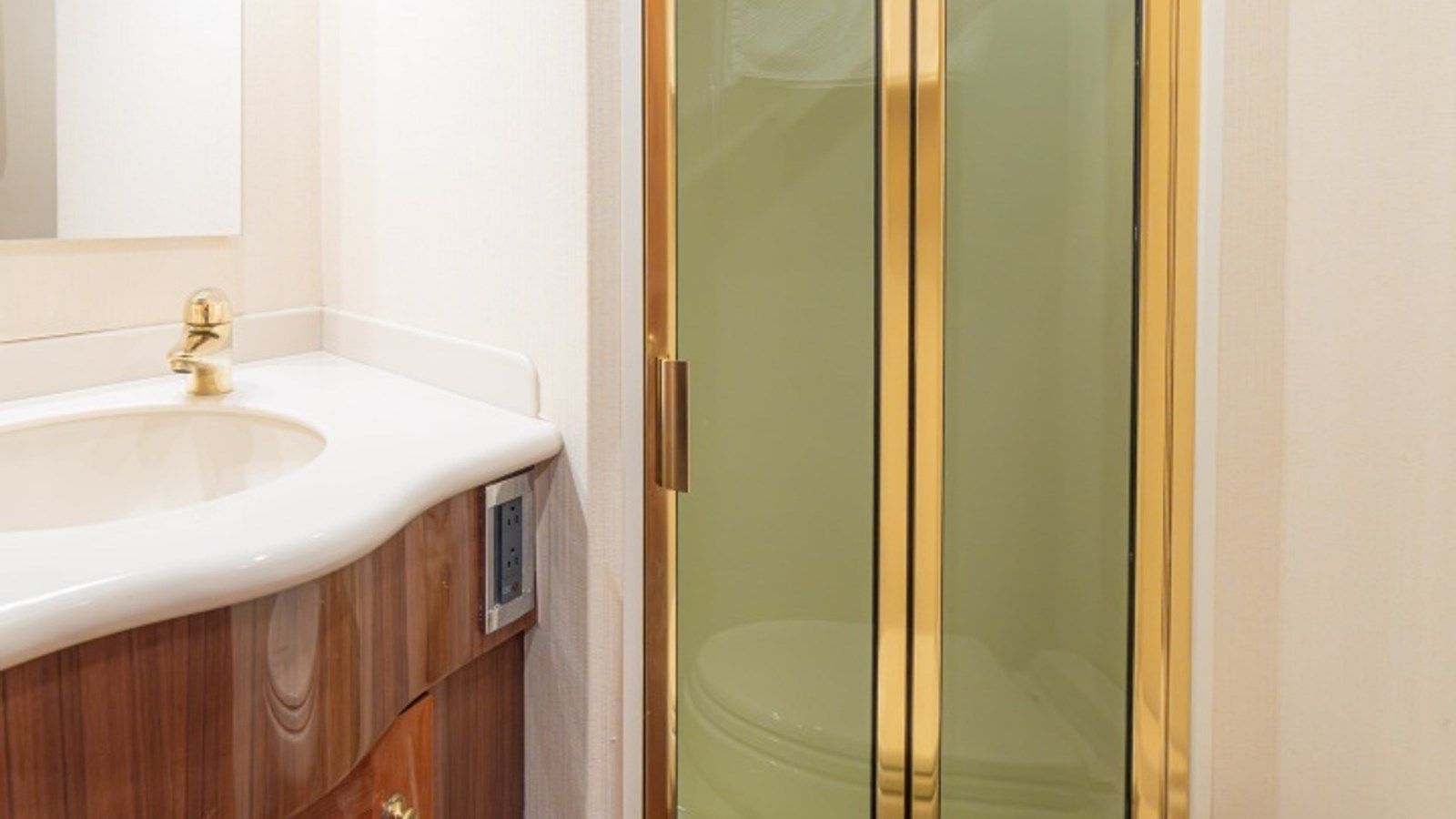 Buy a HONEY GIRL 61 at Shestakov Yacht Sales