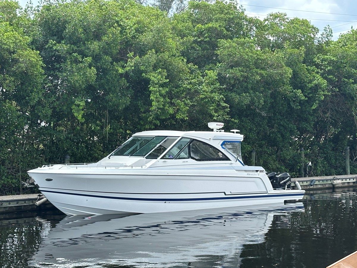 the best price on Formula 380 SSC OB