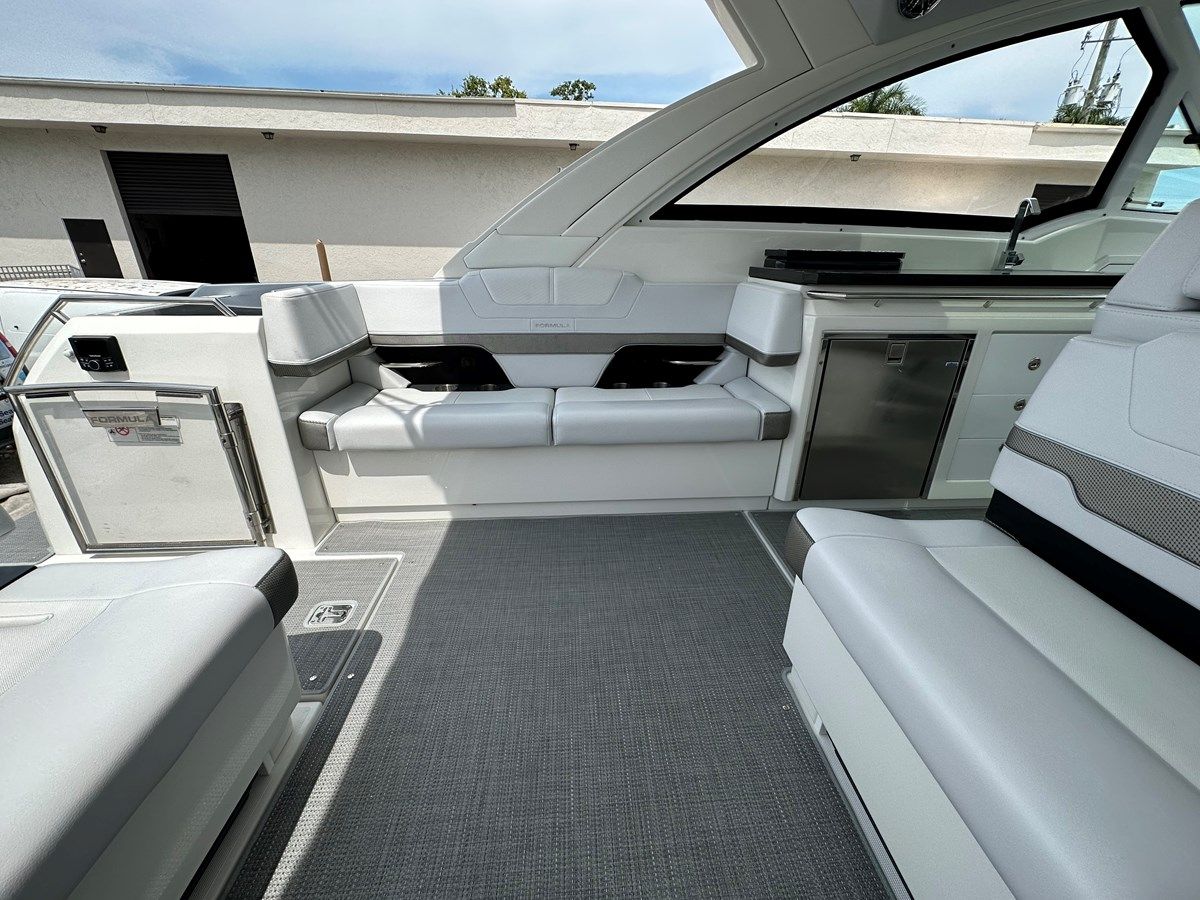 Buy a Formula 380 SSC OB - Formula Boats at Shestakov Yacht Sales
