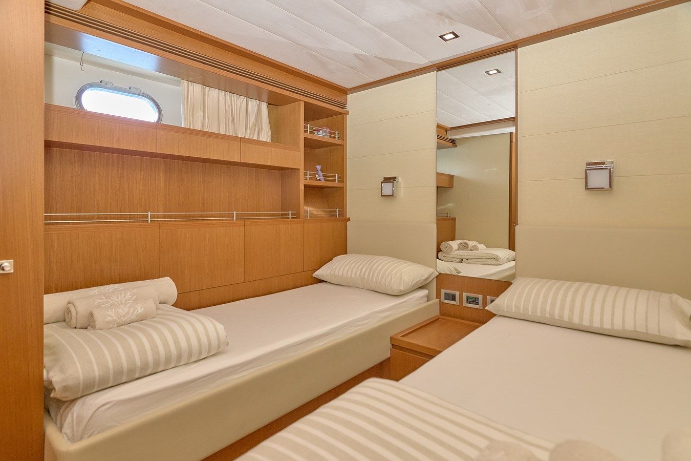 Buy a yacht GANS - Ferretti Yachts