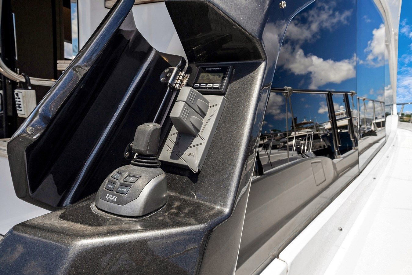 Buy a GUYAL - Azimut Yachts at Shestakov Yacht Sales