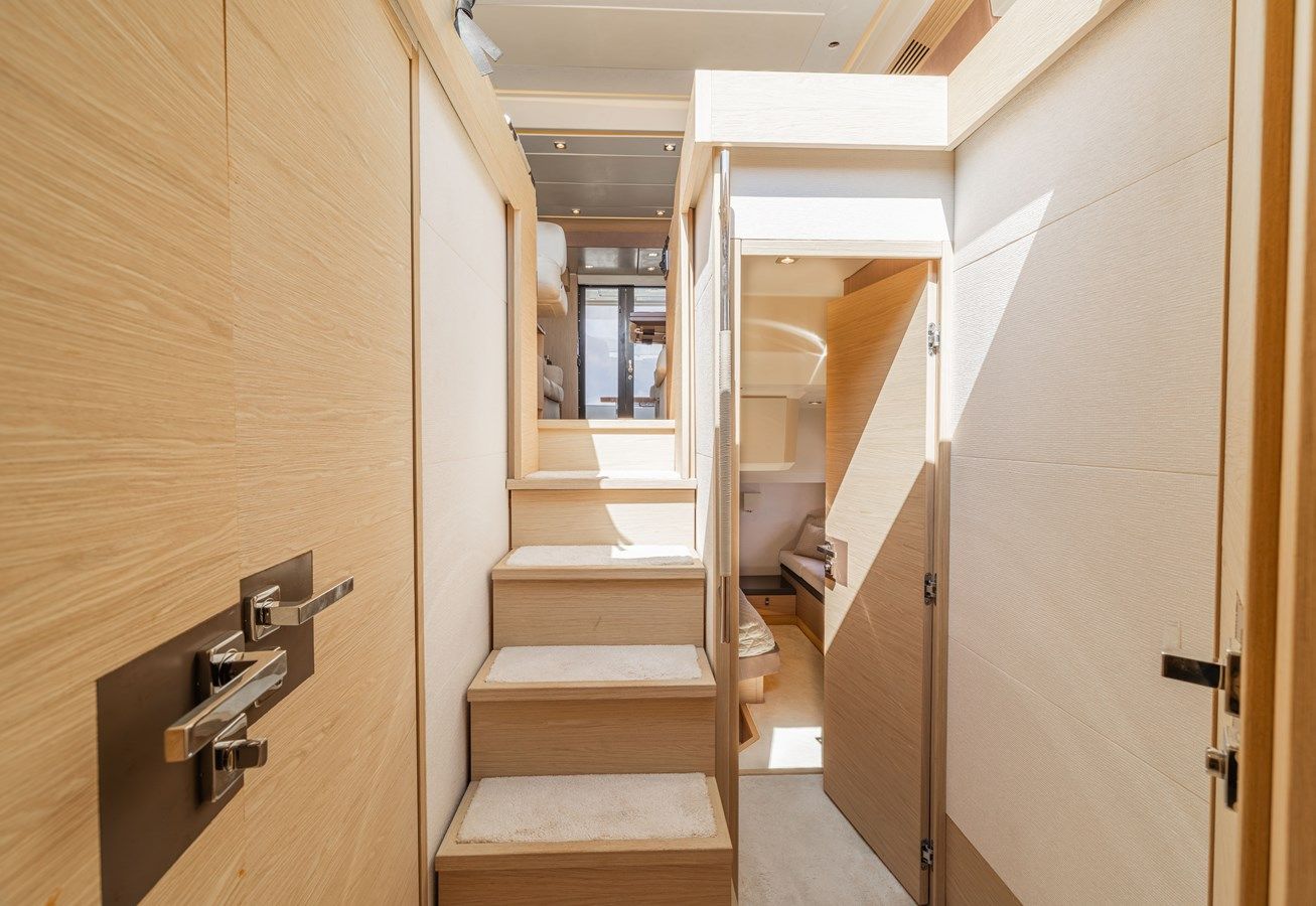 Buy a yacht NA