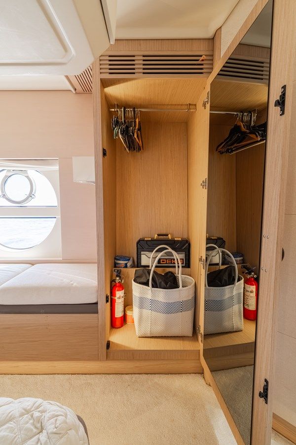 Buy a yacht NA 2017
