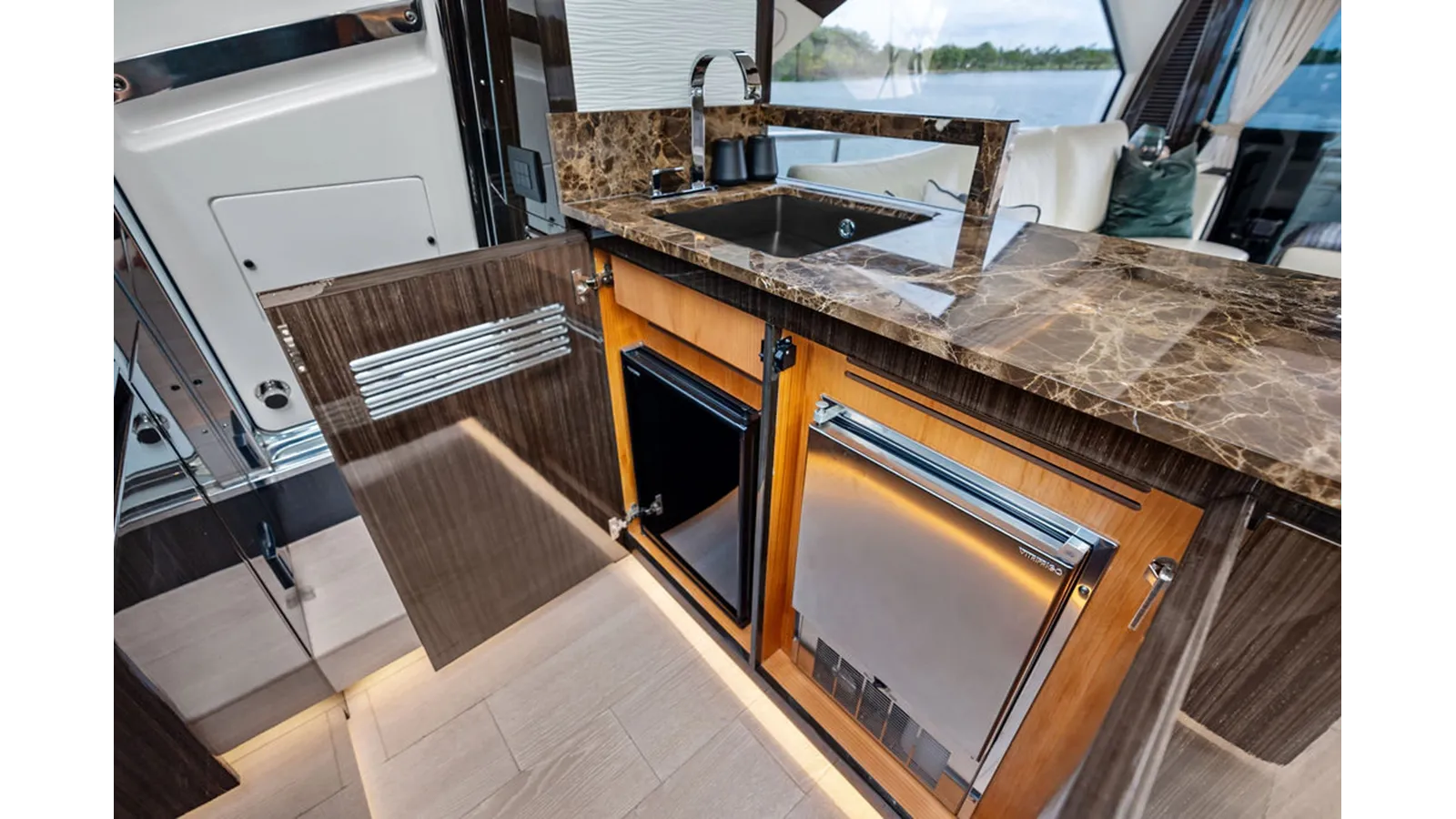 Купить VILLAGGIO - Azimut Yachts