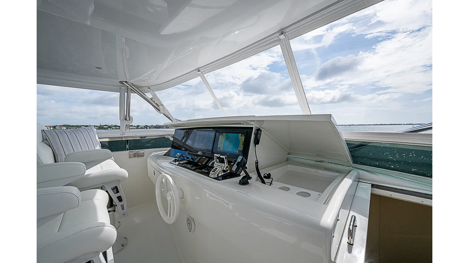 Купить яхту HELIOS 2004 в Shestakov Yacht Sales