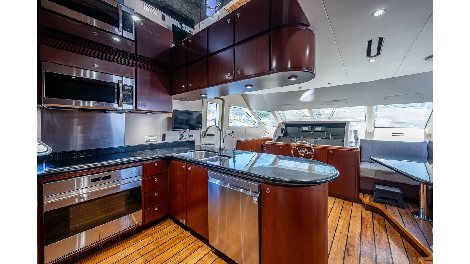 Купить яхту LADY LORRAINE Bravo в Shestakov Yacht Sales