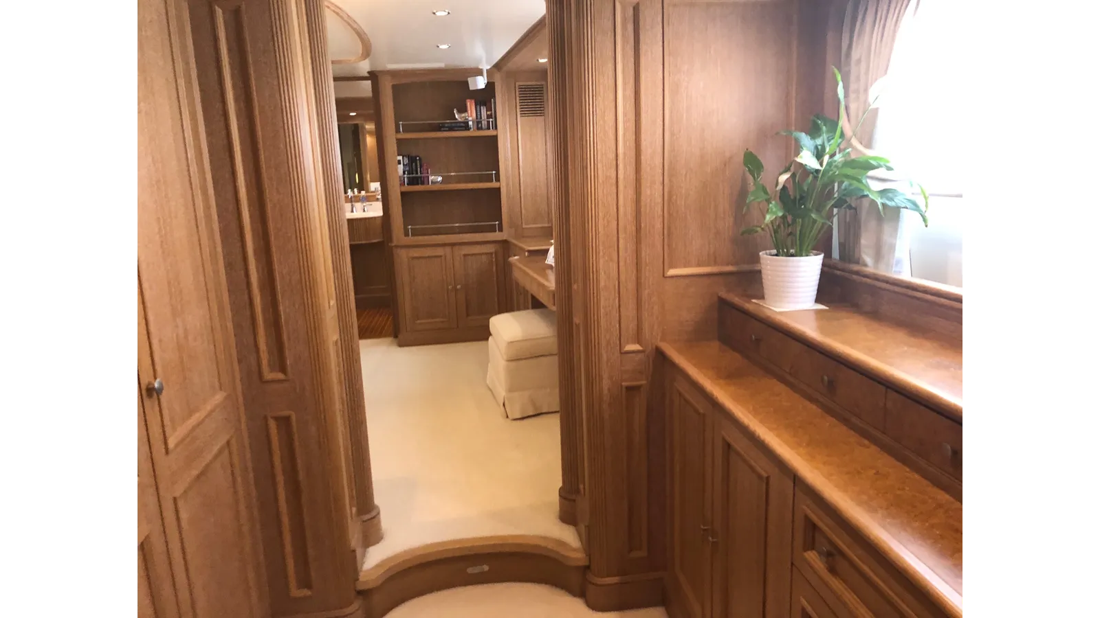 Купить яхту ALBATROSS 2004 в Shestakov Yacht Sales