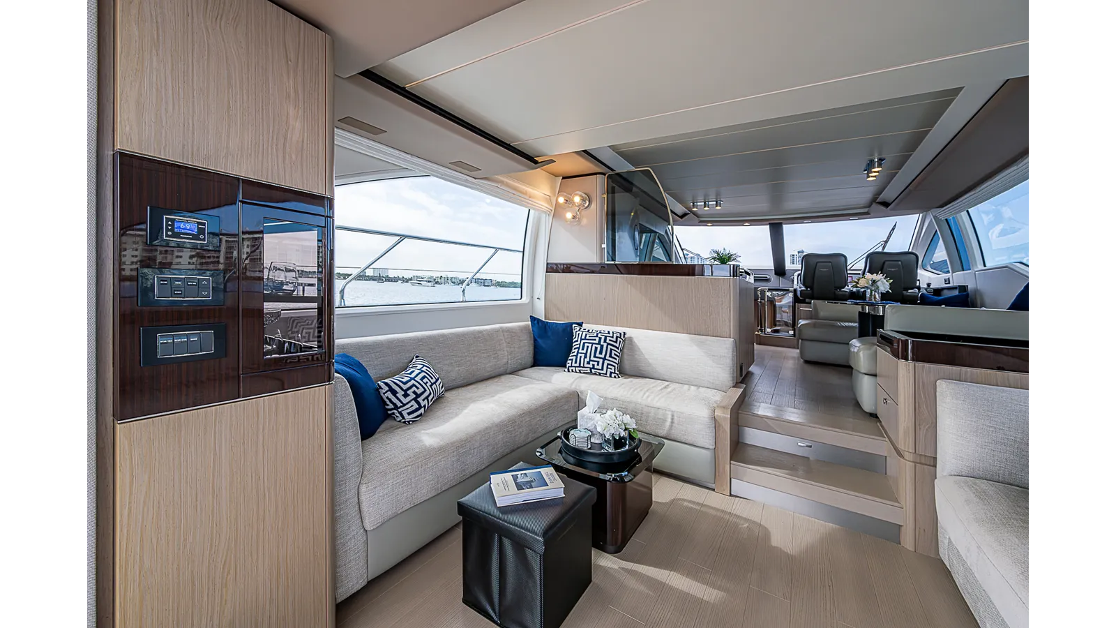 Купить яхту LIQUID ASSET Flybridge в Shestakov Yacht Sales