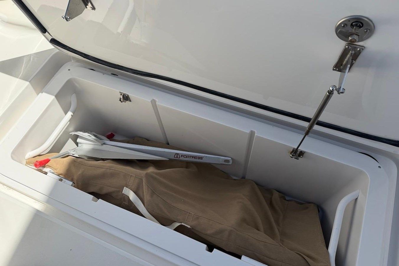 Buy a yacht Sandy