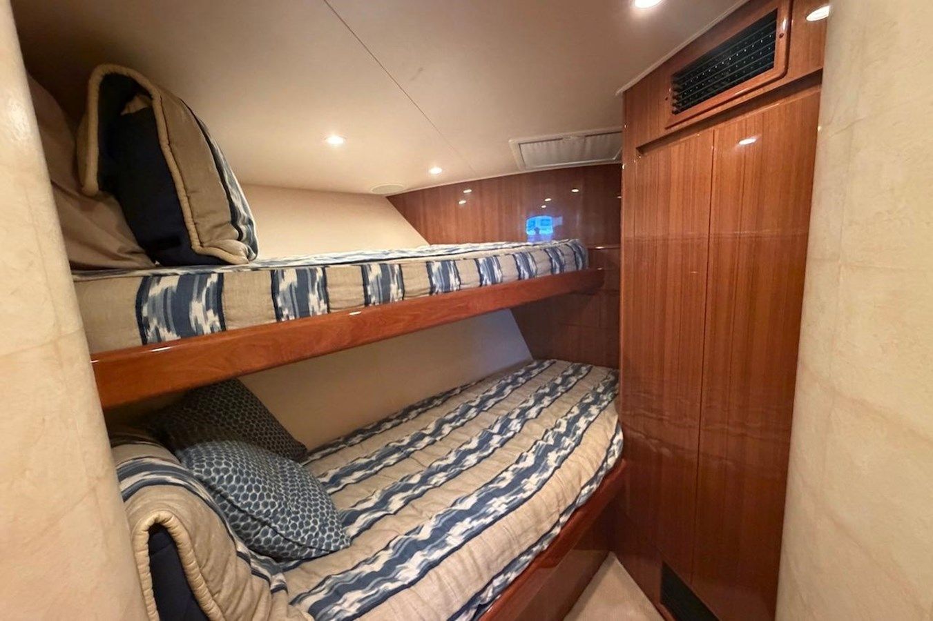 Buy a yacht Sandy 2012