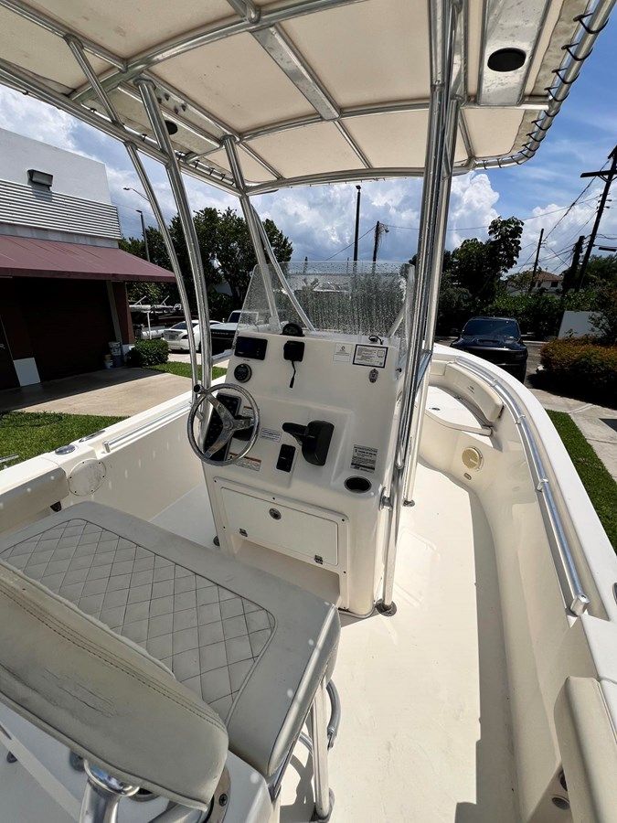 Buy a yacht NO NAME 220 Center Console