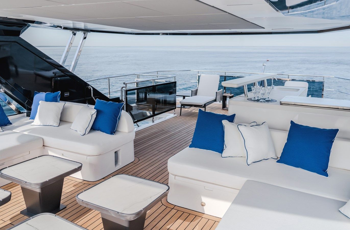 Buy a MAJESTY 112 - Majesty Yachts at Shestakov Yacht Sales