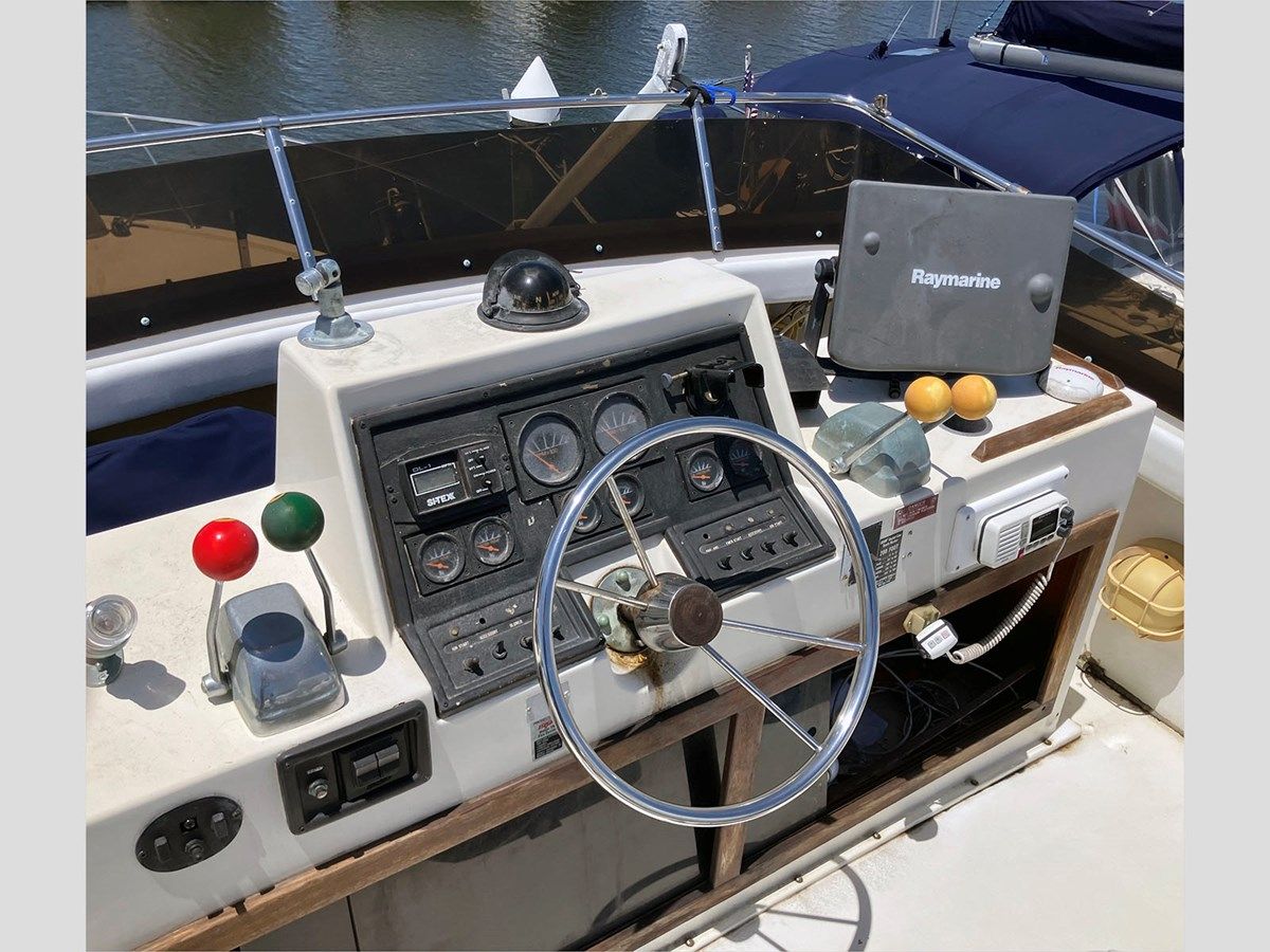 best yacht sales deals 36' Trojan 1986 F36 - TROJAN