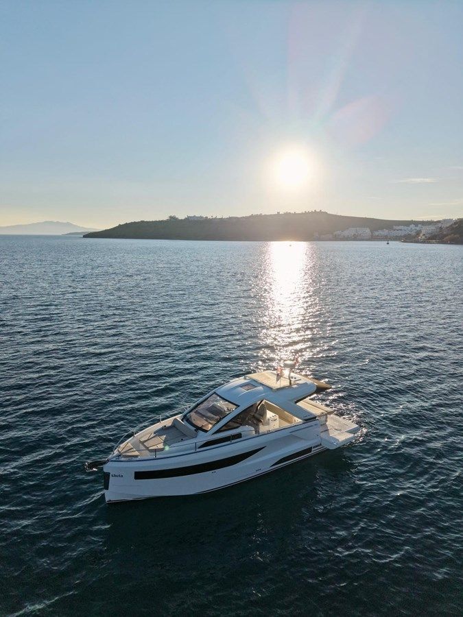 the best price on JEANNEAU DB37 38