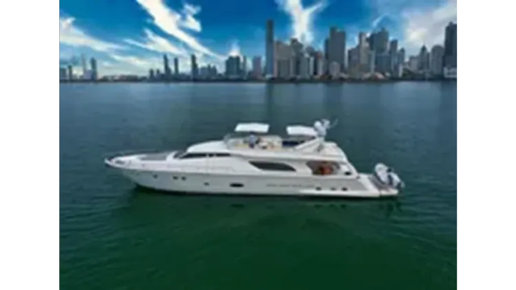 2004 Ferretti Yachts 810