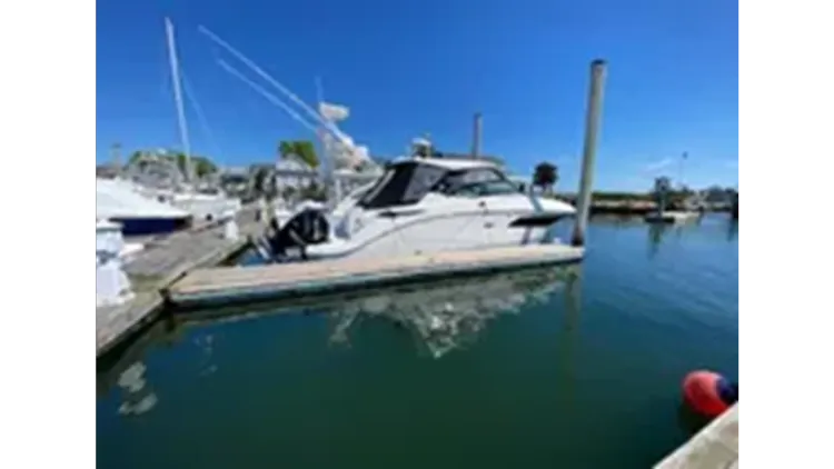 2022 Sea Ray 320 Sundancer Outboard