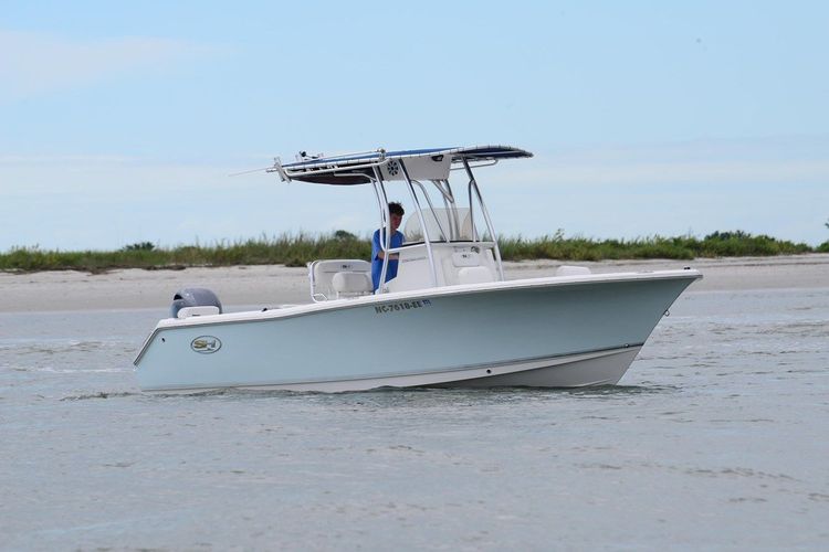 2017 Sea Hunt Triton 225