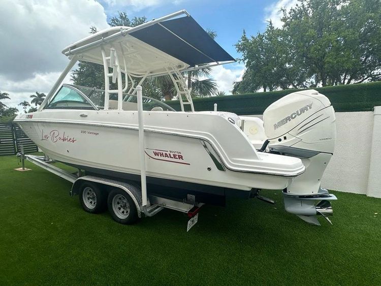 Boston Whaler 230 Vantage