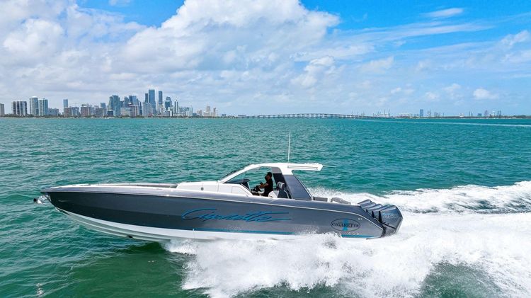 Cigarette 42 Auroris