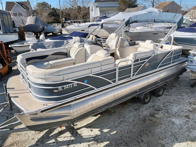 25' Godfrey 2011 Aqua Patio Coastal